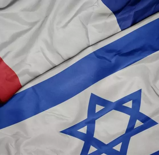 Selon Le Parisien : Sébastien Lecornu (qui était en Israël récemment) pour remplacer Élisabeth Borne.