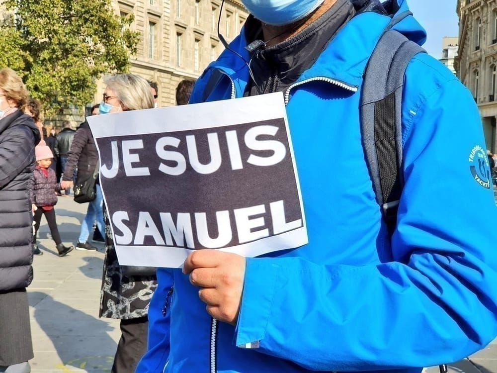 L’Ambassade d’Israël (Paris) « indignée après la décapitation d’un enseignant ».