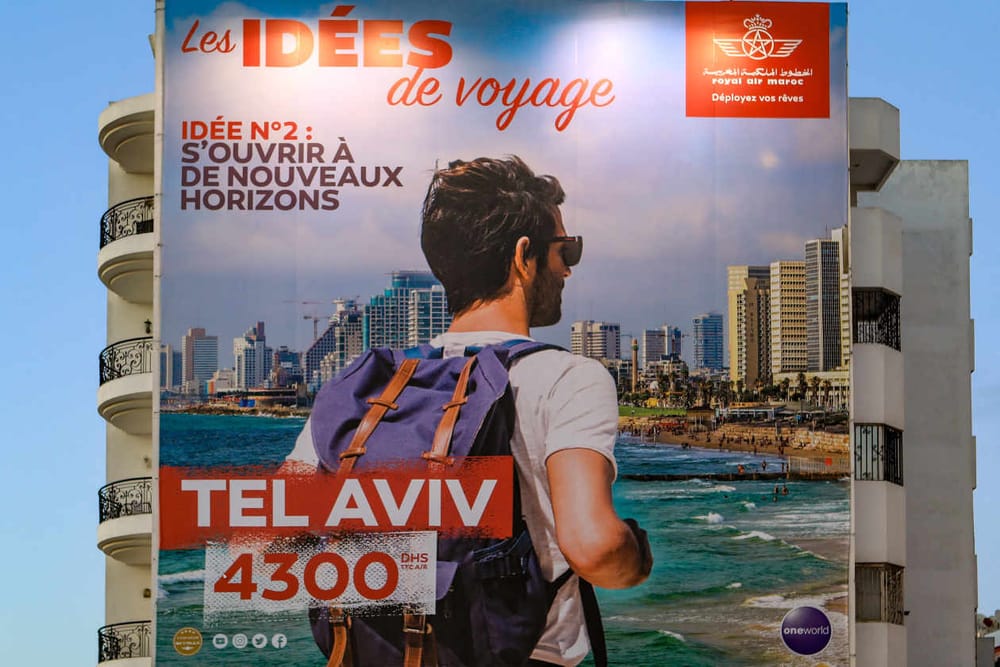 La photo du Jour. A Casablanca, une affiche louant la destination Tel-Aviv.