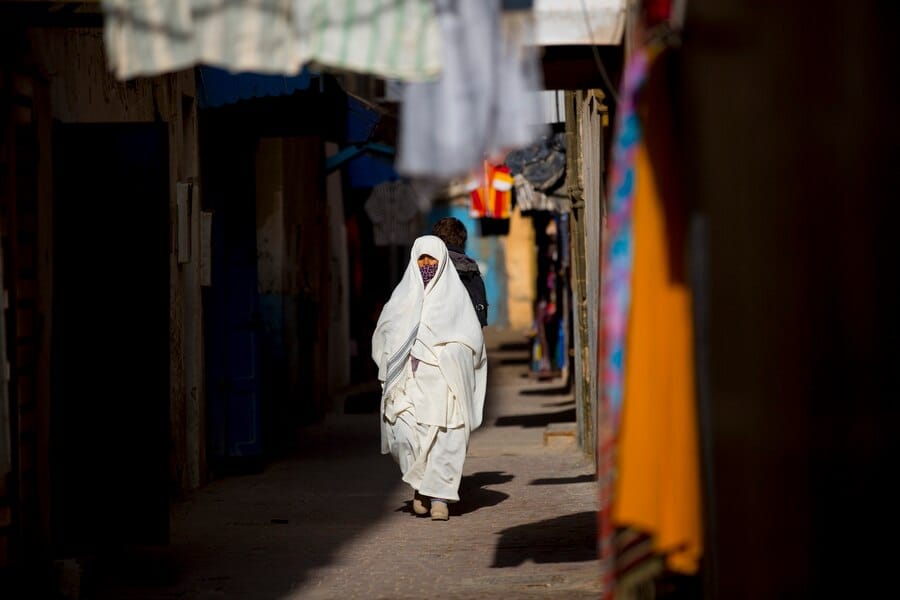 La djellabah blanche de Baba Sale est à vendre. Est-elle authentique?