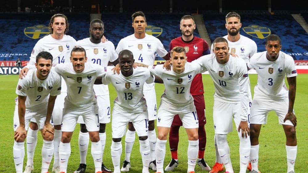 Pourquoi les joueurs de l’équipe de France sont-ils surnommés « les Bleus » ?