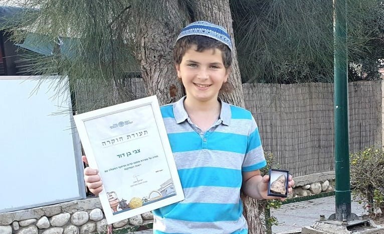 Un garçon de 11 ans a trouvé un totem de fertilité de l’âge du fer en Israël.