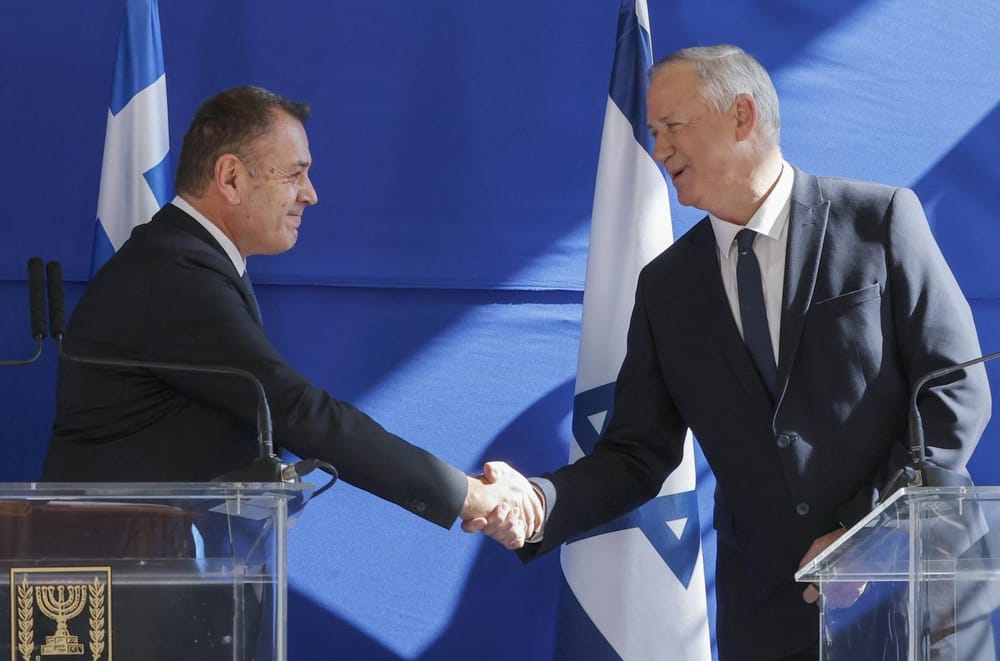 Rencontre entre les ministres de la défense grec et israélien sur fond de la question du gazoduc EastMed.