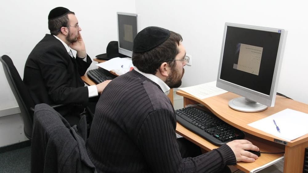 Hackathon à Bnei Brak : Les meilleurs esprits juifs orthodoxes du monde s’unissent dans la bataille contre Covid-19.
