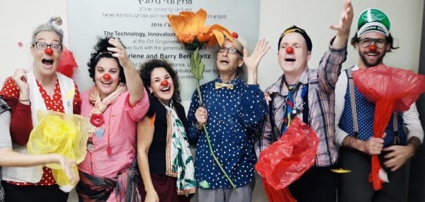 Des clowns thérapeutiques dans le cadre scolaire en Israël.