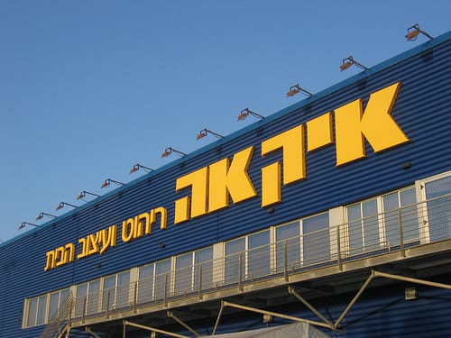 Le Groupe IKEA  est présent à Tel-Aviv. L’espace de vente se focalise sur les cuisines.