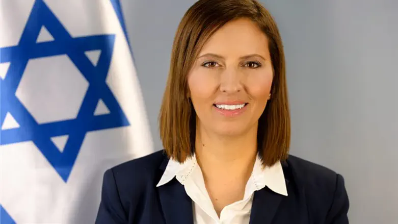 Israël au Sommet de l’IA. Dotée d’une formidable énergie, la ministre des Sciences et des Technologies, Gila Gamliel était à Paris.