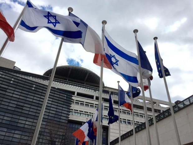 Dimona et Rabat, secrets d’Etat. Le Maroc, nouvelle puissance nucléaire avec l’aide d’Israël? L’Algérie en transe.