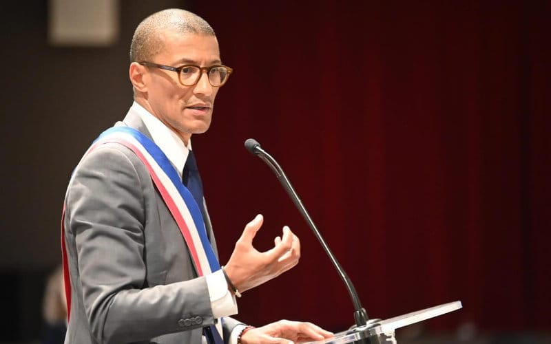 D’origine marocaine, socialiste, entrepreneur et maire de Saint Ouen, qui est Karim Bouamrane pressenti pour Matignon ?