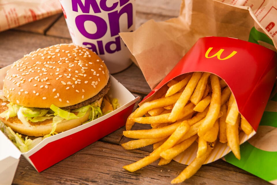 En 1ère ligne, Corinne Katner, VP Marketing de McDonald’s Israël.