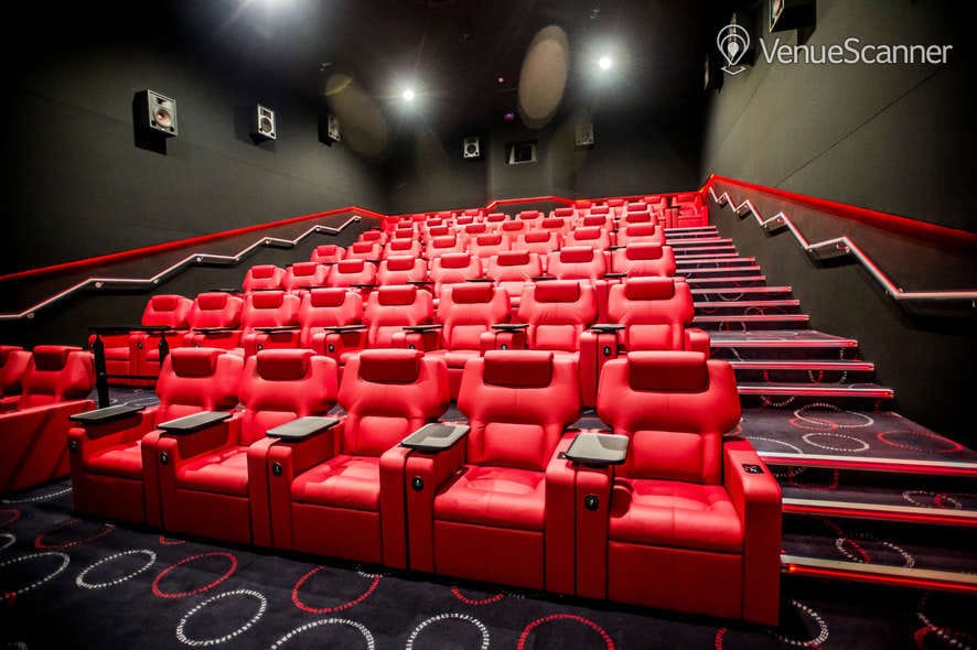 Londres. Cineworld, lancée par des israéliens, très proche de la faillite.