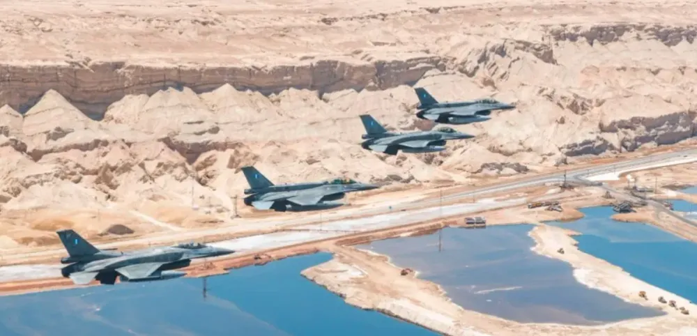 L’Image du Jour. Climat de tension réel et annonciateur d’une crise sans précédent. Des avions de combat sillonnent le ciel d’Israël.