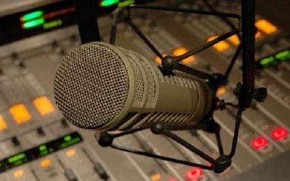 Annonce emploi à Paris. Radio-J recrute Réalisateur Producteur.