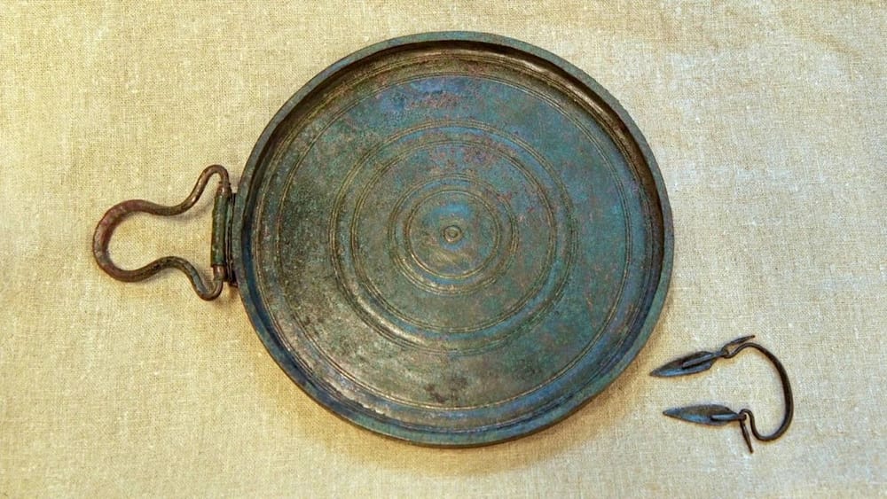 Une tombe vieille de 2 300 ans découverte en Israël pourrait contenir les restes d’une courtisane grecque.