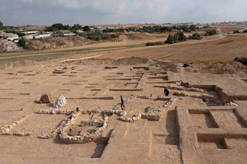 Des archéologues israéliens découvrent une mosquée du 7e siècle dans le désert du Néguev.