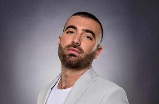 L’Homme du Jour. Le chanteur israélien à succès Omer Adam.