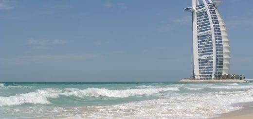 Les touristes israéliens vont visiter Bahrein et ses plages… sans bikini.