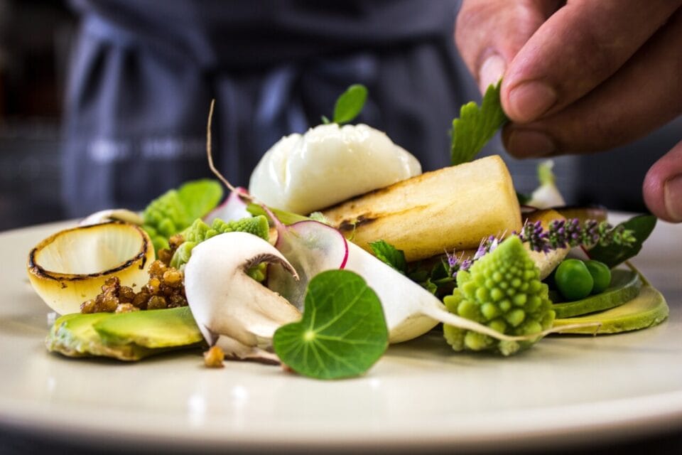 Le chef Assaf Granit a reçu une étoile Michelin pour son restaurant parisien Shabour.