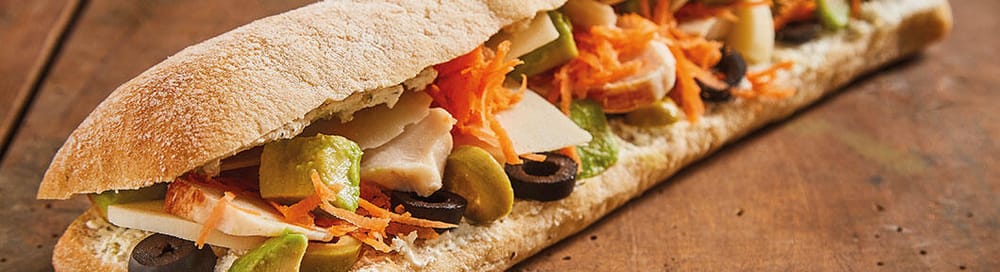 Des vols low cost. El Al aime distribuer des sandwichs. Pourquoi donc?