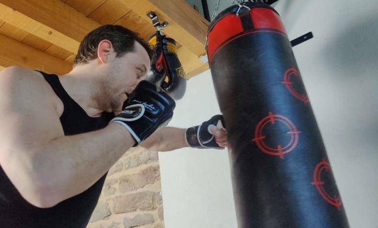Un conseil d’IsraelValley. Si vous avez décidé de faire du sport à la maison, le sac de frappe!