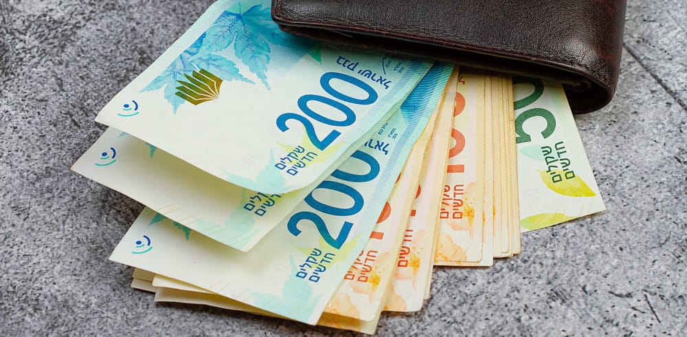 La Guerre. La Banque d’Israël tente de protèger le shekel. Un plan de vente de $30 milliards de devises étrangères.