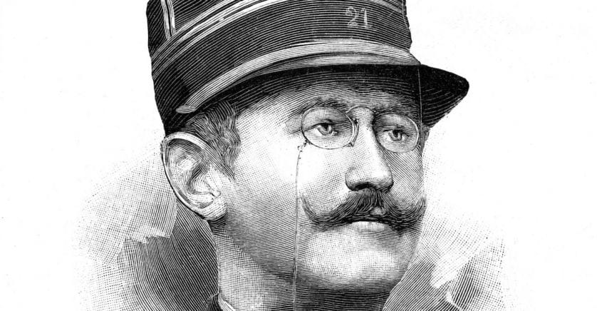 La statue (copie) d’Alfred Dreyfus, mort en Juillet 1935, est à Tel-Aviv.