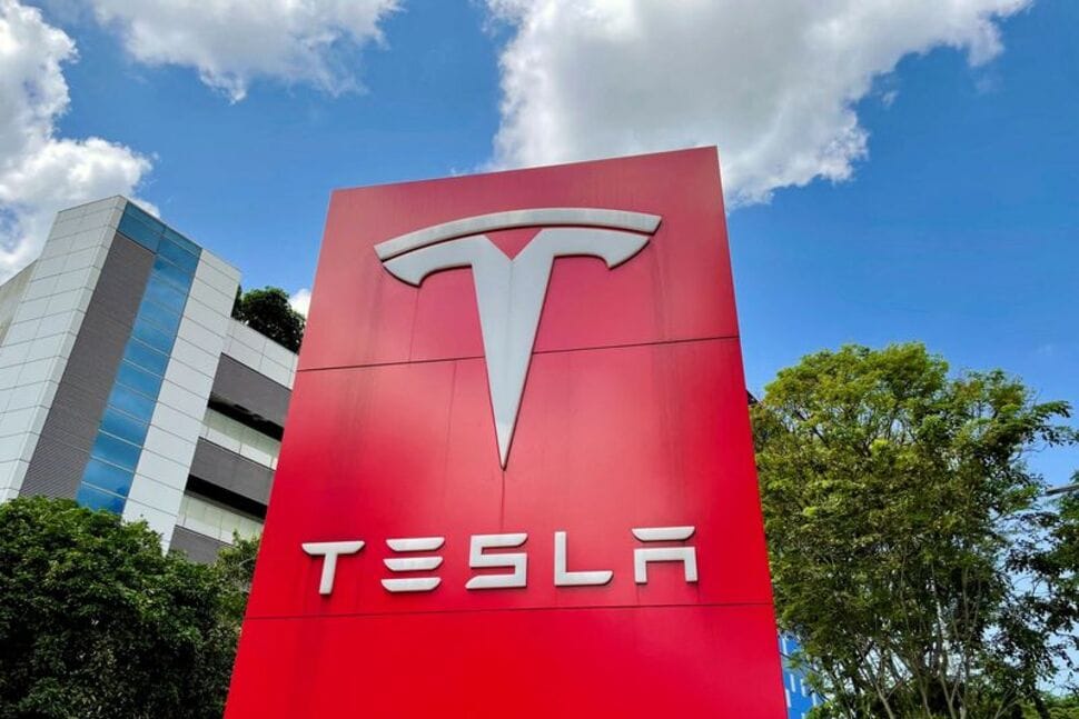 Tesla Israël. Un gel des embauches constaté par IsraelValley et Calcalist.