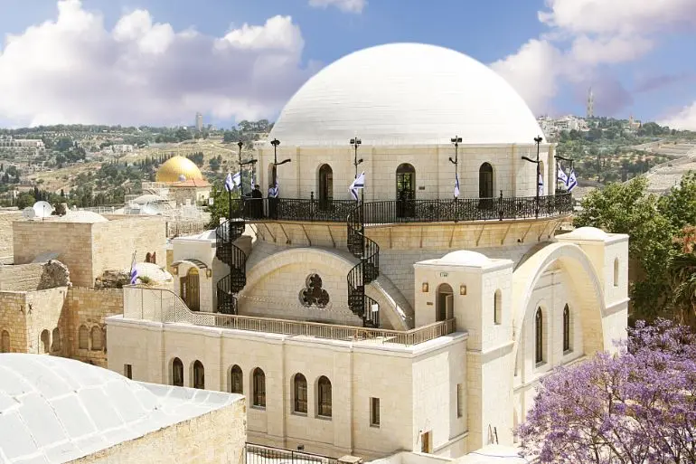 Guerre. 44 Morts et 700 blessés. A Jérusalem les synagogues se sont soudainement vidées. Des ultra-orthodoxes isolés.
