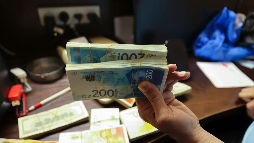 Les éléments qui expliquent le fait que le shekel est devenu une monnaie « refuge ».