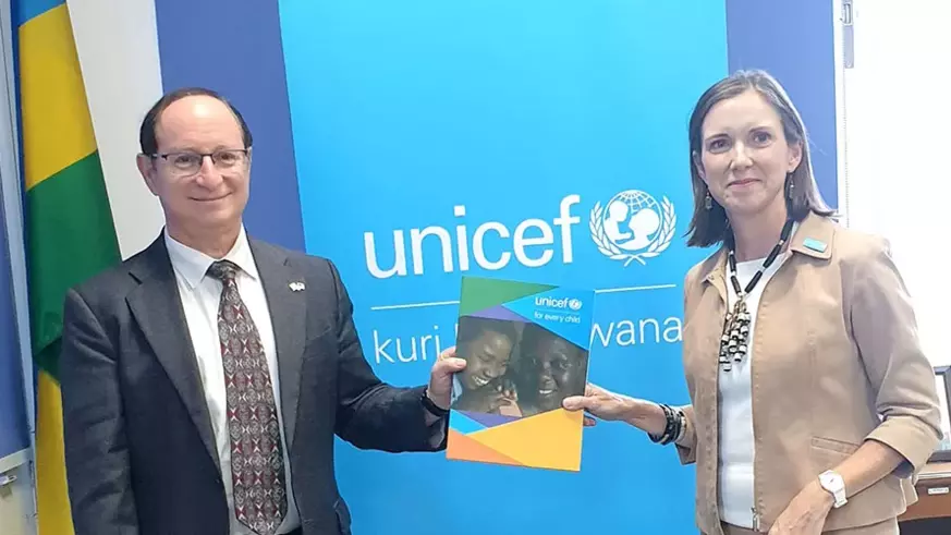 Israël soutient l’effort de connectivité Internet des écoles du Rwanda.