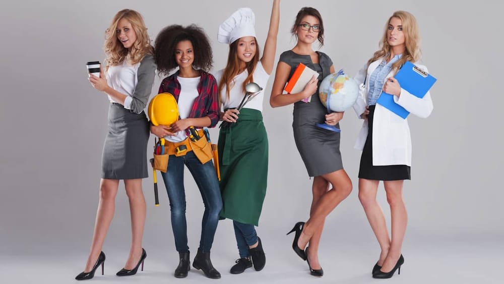 Les savoirs utiles. Tsniout, c’est quoi? Question à 10000 shekels! Les vêtements pour femmes a Bnei Brak (ville religieuse) en Israël?