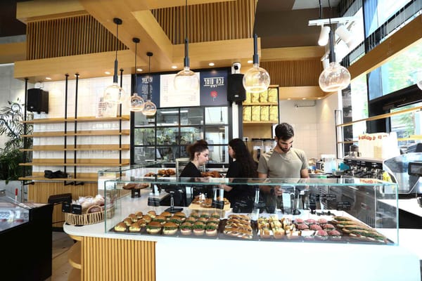 Le Café Otef-Réïm. Chaîne de cafés gérés par des membres évacués des communautés des kibboutzim du sud.