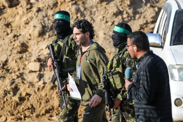 Ofer Calderon reçu par Frédéric Jounès, l’ambassadeur de France en Israël.