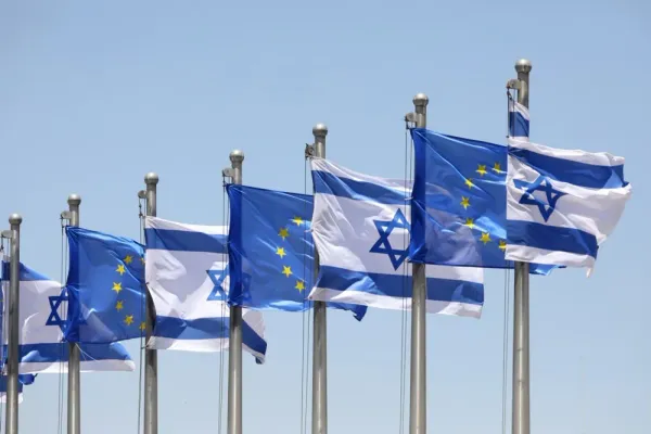 Plages propres à Tel-Aviv. Le programme Pavillon Bleu est mis en œuvre en Israël par EcoOcean.