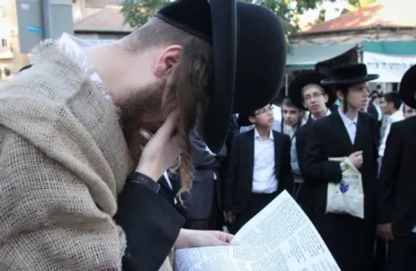 Des ultra-orthodoxes qui étudient dans des yeshivot dites « pour décrocheurs ».
