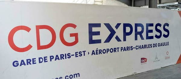 Fin de galère pour les touristes. Un train rapide CDG Express Paris/Roissy.