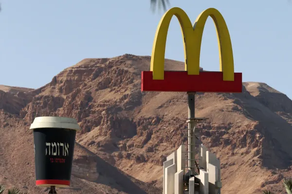 Non au boycott d’Israël! 225 restaurants, des jobs pour les arabes du pays, la firme adorée par IsraelValley, Mc Donald’s, est très profitable.