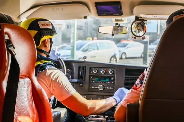 IsraelValley, un soutien très fort au MDA Magen David Adom. 1400 ambulances, des véhicules blindés, menés par les bénévoles du MDA.
