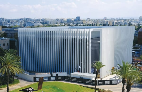 RADIO J. Le Nanocenter de l’Université de Tel Aviv. L’Atelier d’architecture Michel Rémon et Associés. Jan Koum, cofondateur de WhatsApp.