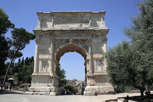 Quizz du Jour. Pourquoi Israël avait offert la réplique d’une frise de l’arc de Titus à l’ex dirigeante de l’UNESCO?
