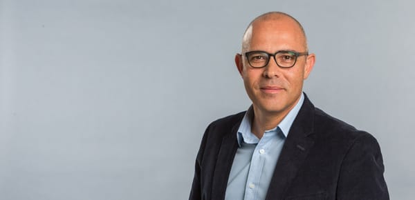 Un Travail Colossal. L’Homme chargé de reconstruire l’Institut Weizmann est Alon Chen. Un neuroscientifique, 11e président de l’Institut.