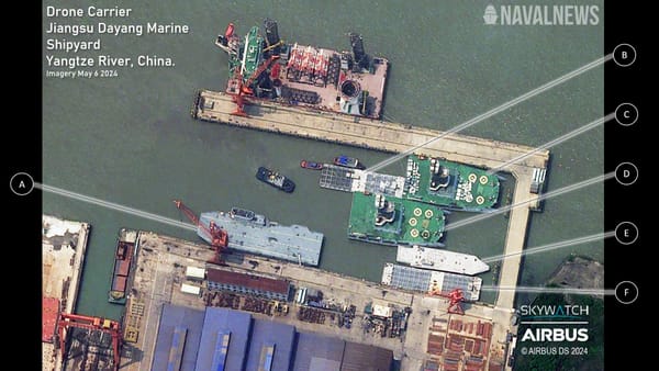 La marine chinoise fabriquerait le premier bâtiment porte-drones au monde.