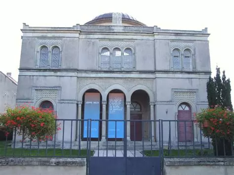 Etonnant : en Moselle, une ancienne synagogue transformée en musée d’art contemporain.