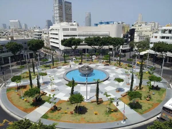Place Dizengoff à Tel Aviv. Des commandos de Tsahal pour soutenir la police.