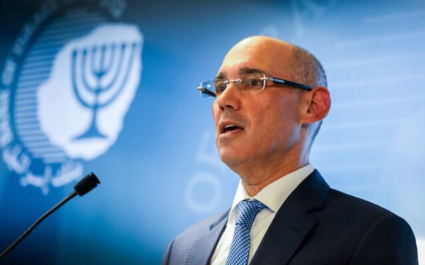 Le gouverneur de la banque d’Israël, Amir Yaron, souhaite la réadmission des travailleurs palestiniens.