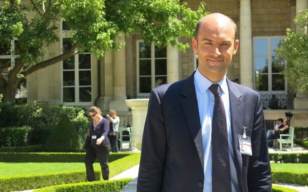 Jean Noël Barrot critique la rencontre entre Jordan Bardella et Amichai Chikli (Ministre israélien). Echanges sur les relations franco-israéliennes.