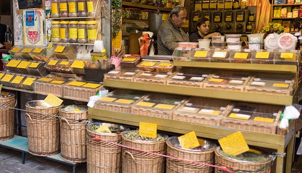 Tel-Aviv. Les épices sont la principale attraction du marché Levinsky.