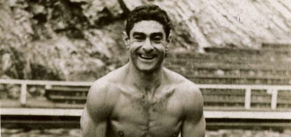 Alfred Nakache, le nageur d’Auschwitz, revit sur scène.