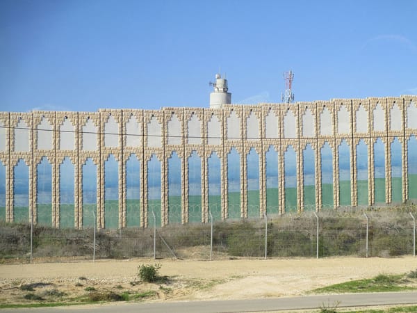 Magnifique! Génie architectural d’Israël. Zarta Studio allie beauté et haute sécurité.