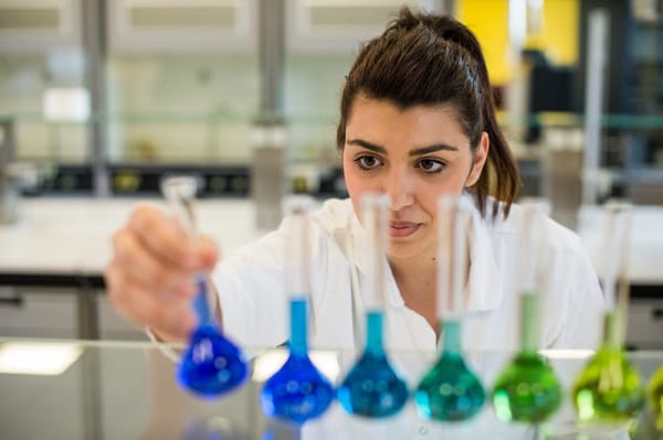 Une scientifique nobélisable en Arabie Saoudite? Les israéliens admirent Dr Jackie Ying. Plus de 400 articles de recherche et 200 brevets.
